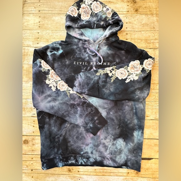 Civil Regime Sweaters Civil Regime White Roses Hoodie In Thunder